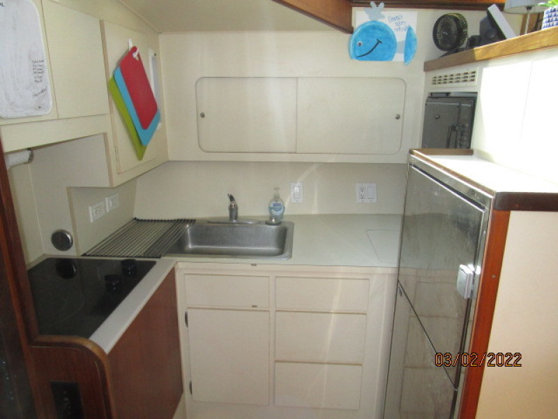 40' Hatteras galley2