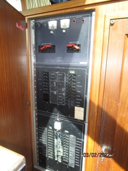 40' Hatteras electrical panel