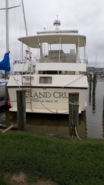 40' Hatteras aft profile