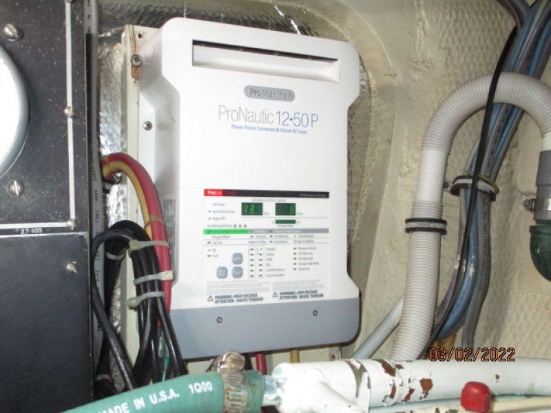 40' Hatteras battery charger