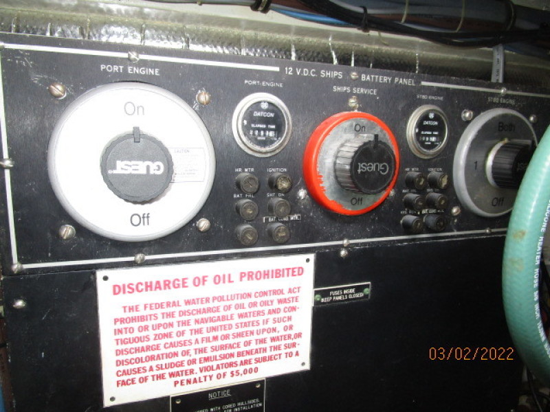 40' Hatteras battery switches