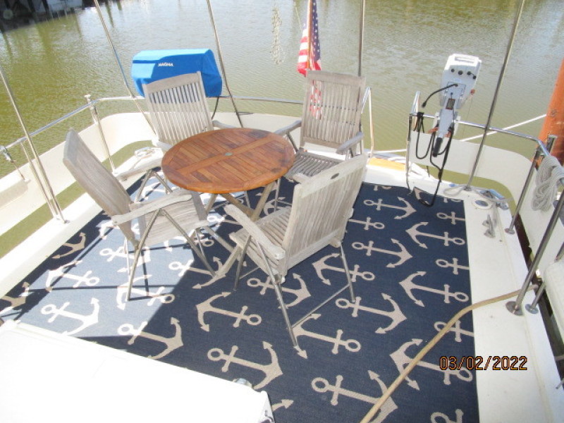 40' Hatteras sundeck
