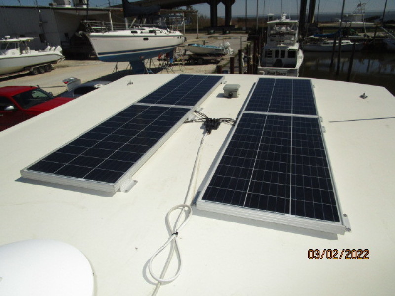 40' Hatteras solar panels