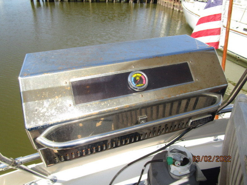 40' Hatteras BBQ grill