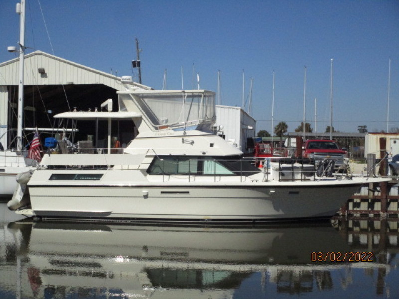 40' Hatteras starboard profile2