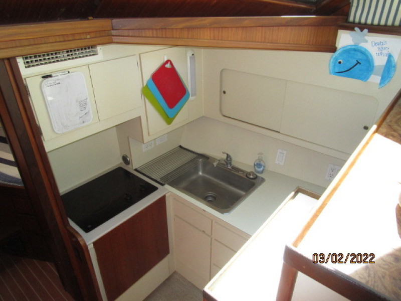 40' Hatteras galley1