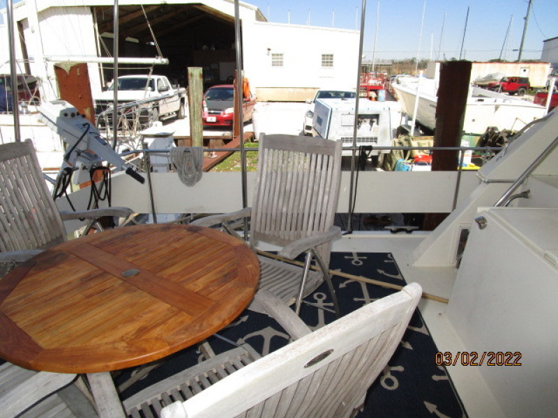 40' Hatteras sundeck port