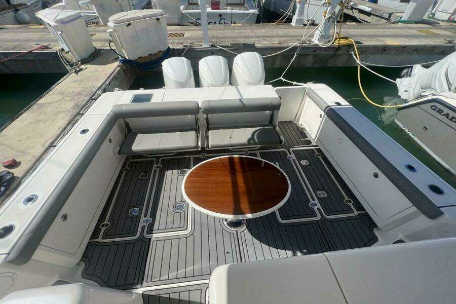 39ft Pursuit Yacht For Sale