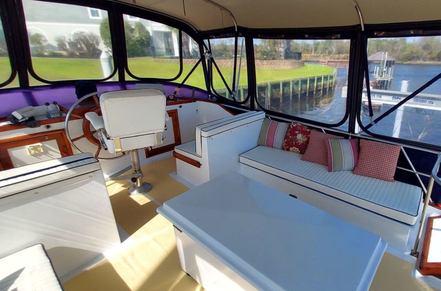 1036 Flybridge Starboard View