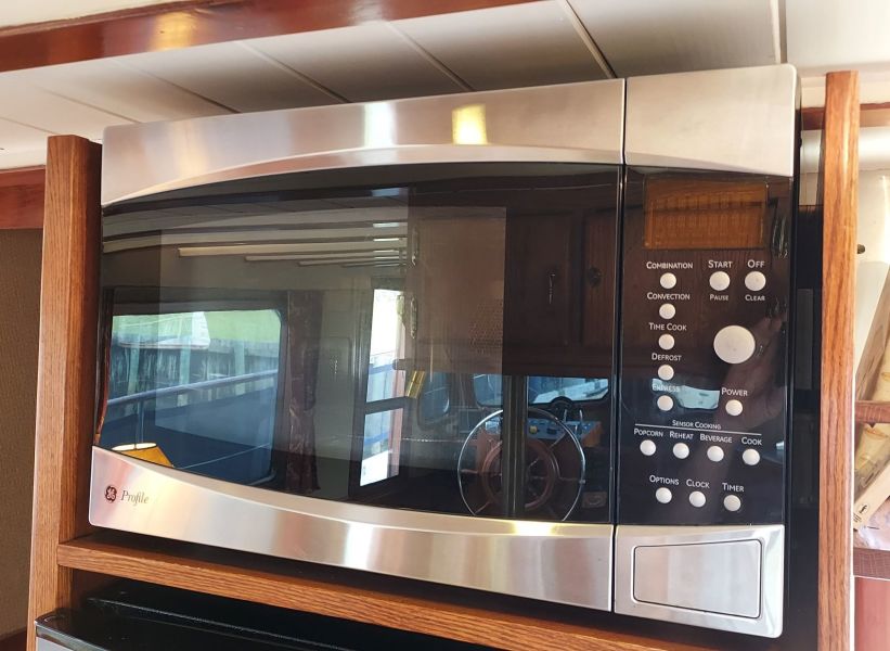 1058 Dorcas Ann Microwave