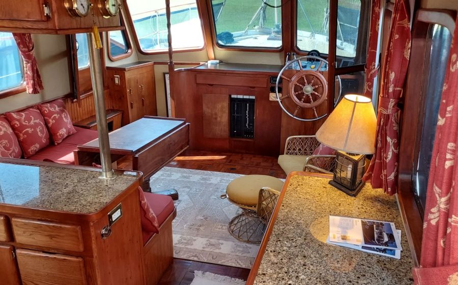 1043 Dorcas Ann Salon Forward View