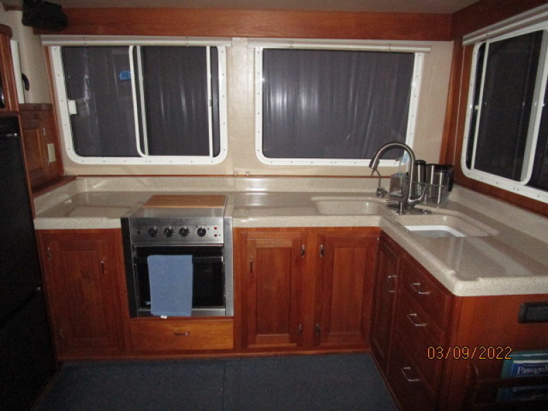 34' American Tug salon starboard