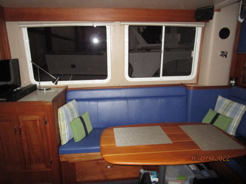 34' American Tug salon port