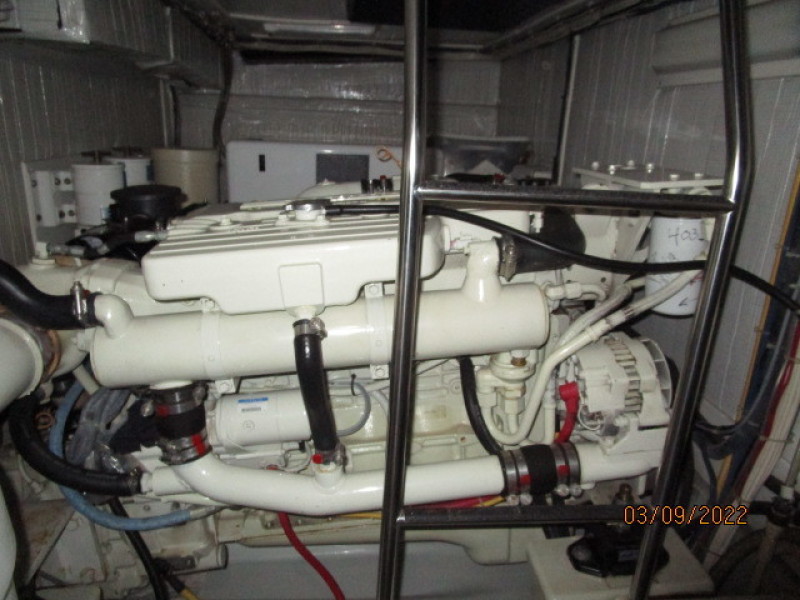 34' American Tug engine room port