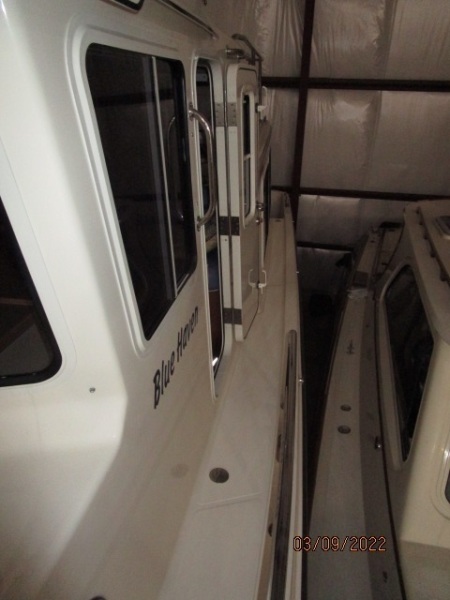 34' American Tug port side deck2