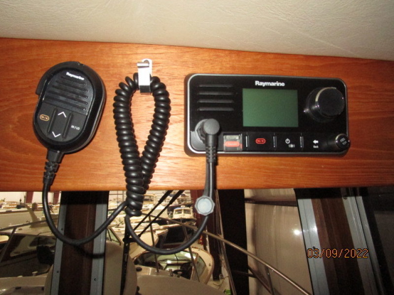 34' American Tug pilothouse electronics1