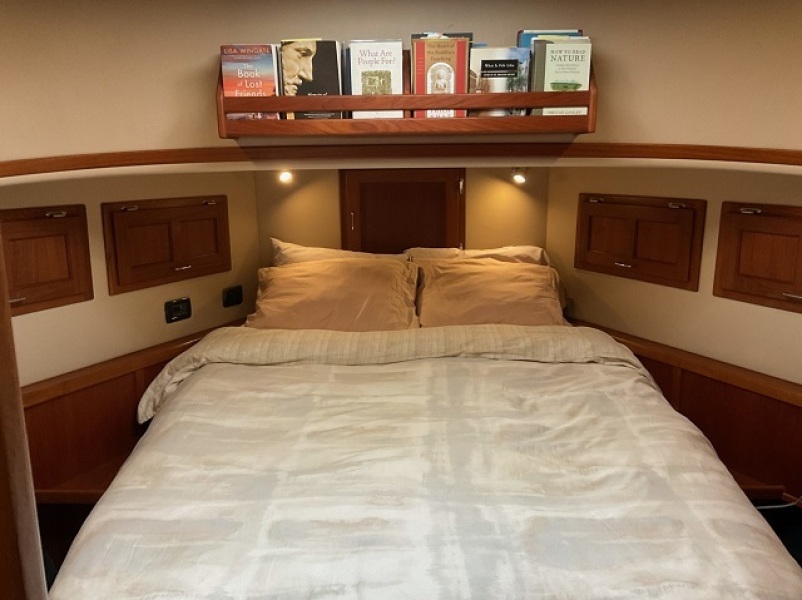 34' American Tug master stateroom