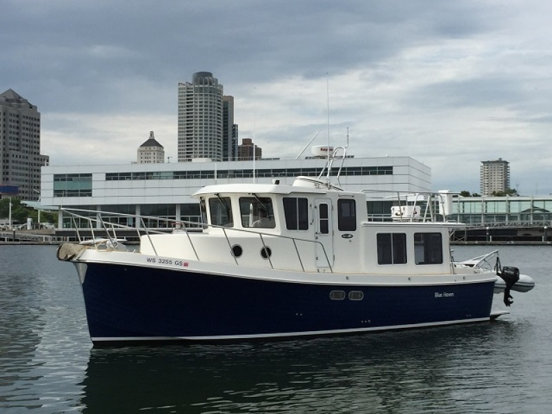 34' American Tug port forward profile