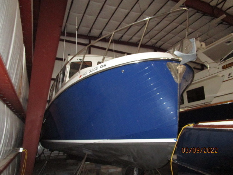 34' American Tug starboard forward profile