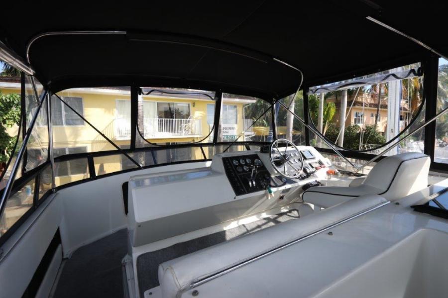 36' 1991 Carver AFT CABIN