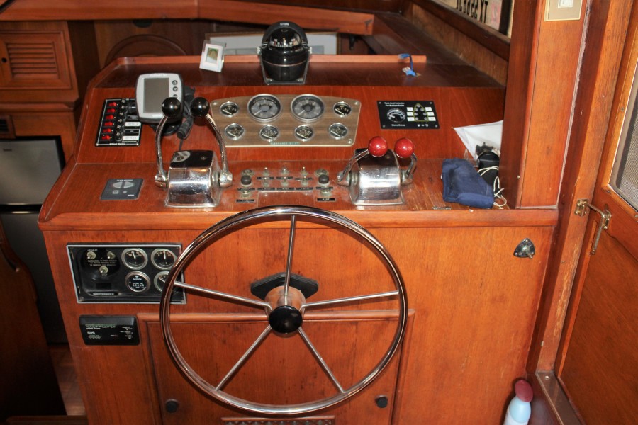 1986 Marine Trader Tradewinds