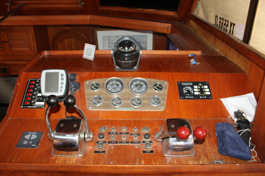 1986 Marine Trader Tradewinds