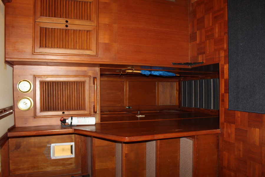 1986 Marine Trader Tradewinds