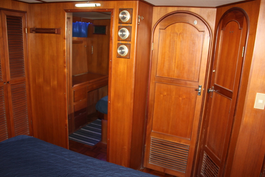 1986 Marine Trader Tradewinds