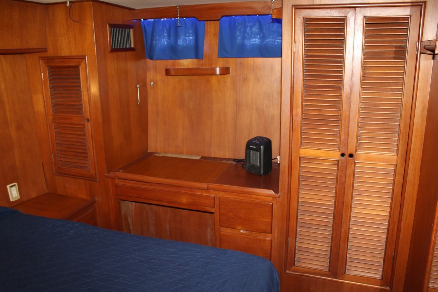 1986 Marine Trader Tradewinds