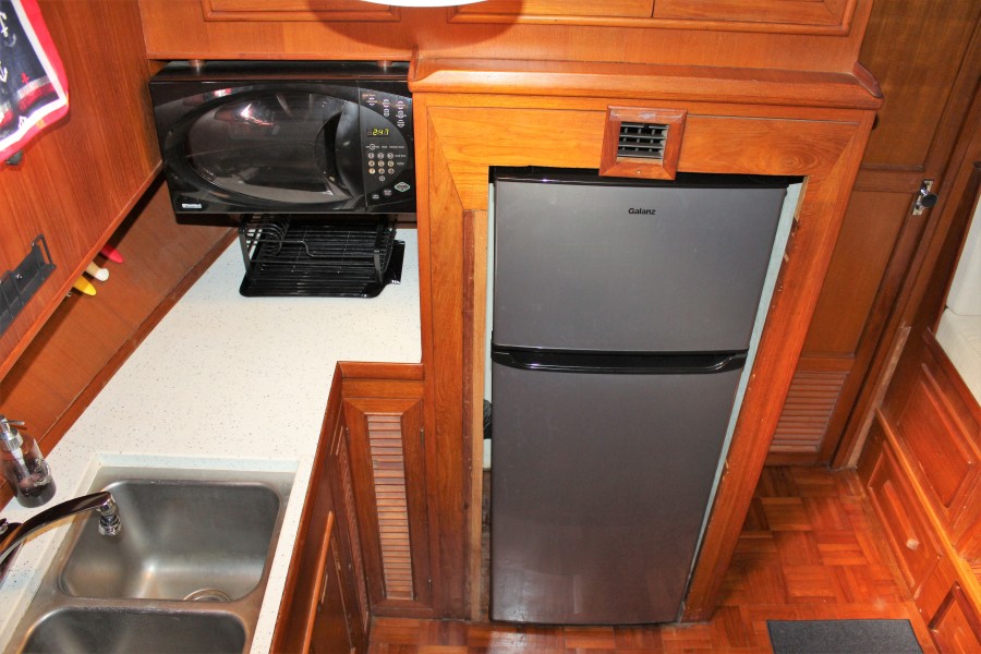 1986 Marine Trader Tradewinds