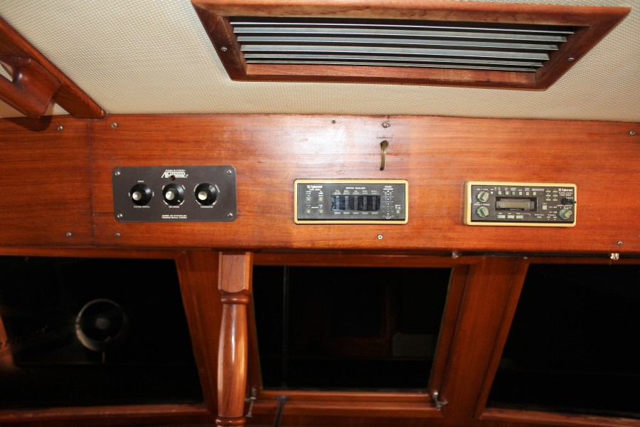 1986 Marine Trader Tradewinds
