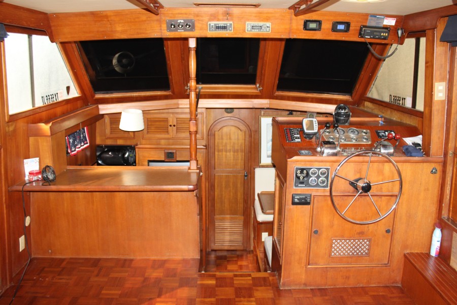 1986 Marine Trader Tradewinds