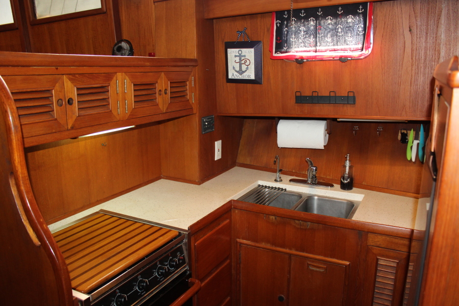 1986 Marine Trader Tradewinds