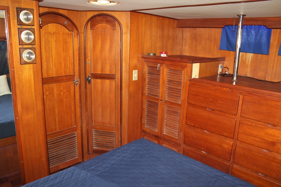 1986 Marine Trader Tradewinds
