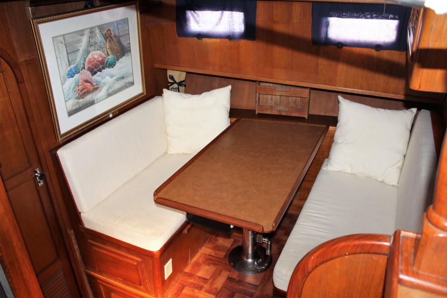 1986 Marine Trader Tradewinds