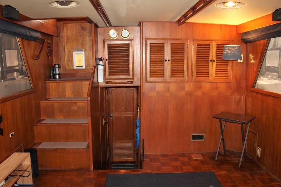 1986 Marine Trader Tradewinds