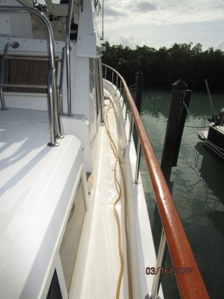 42' Ocean Alexander starboard side deck1
