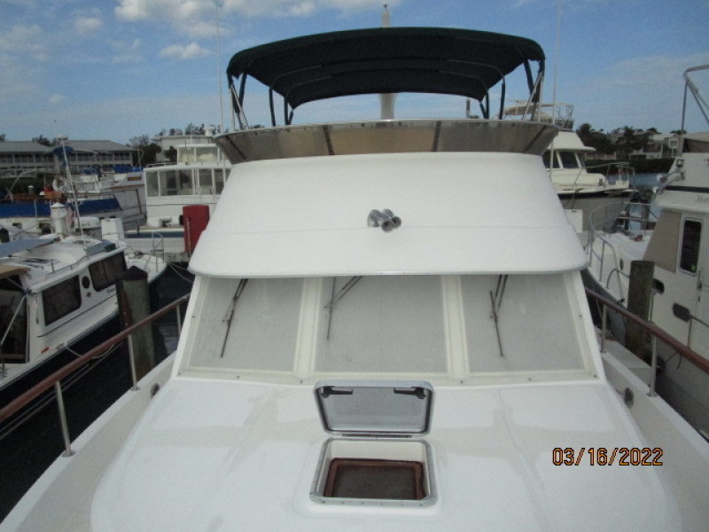 42' Ocean Alexander foredeck aft