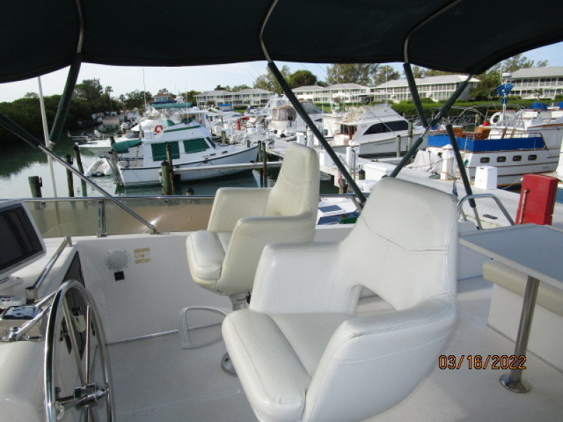 42' Ocean Alexander flybridge starboard