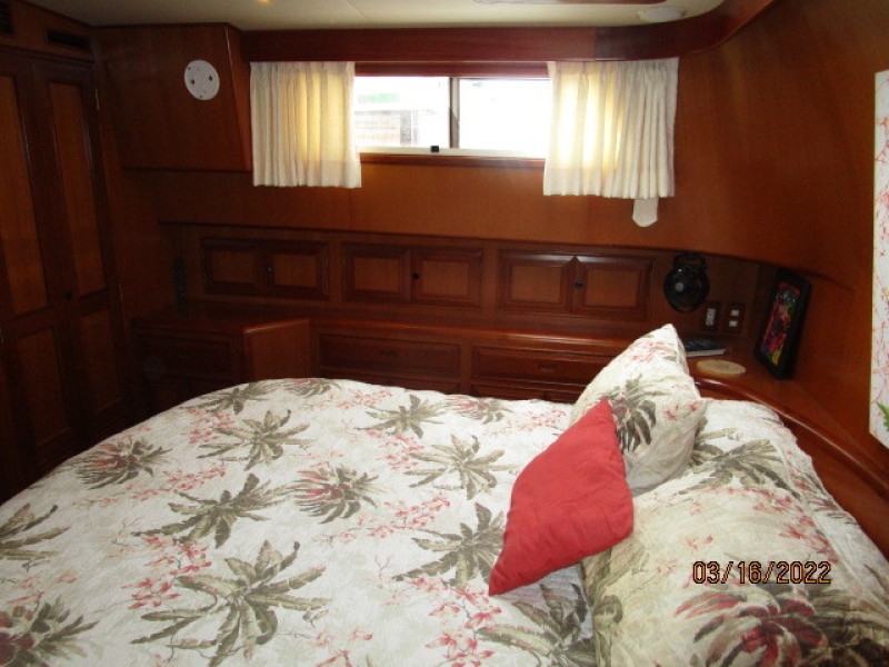 42' Ocean Alexander master stateroom starboard