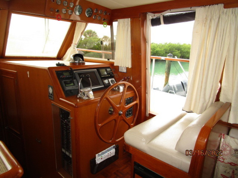 42' Ocean Alexander lower helm