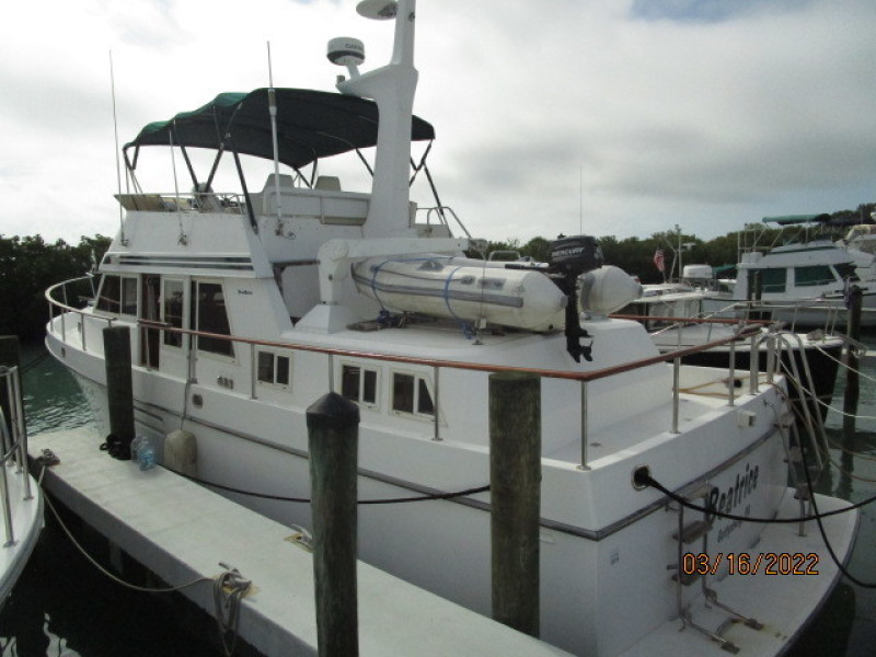 42' Ocean Alexander port aft profile