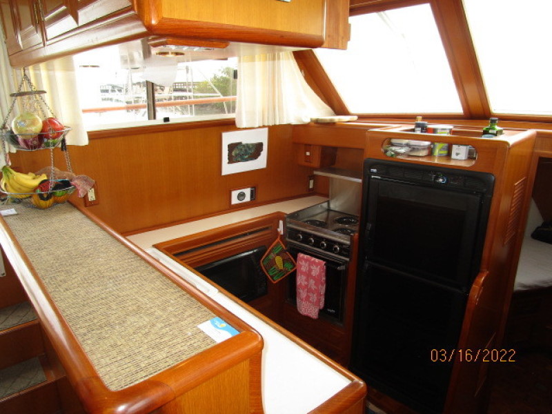 42' Ocean Alexander galley1