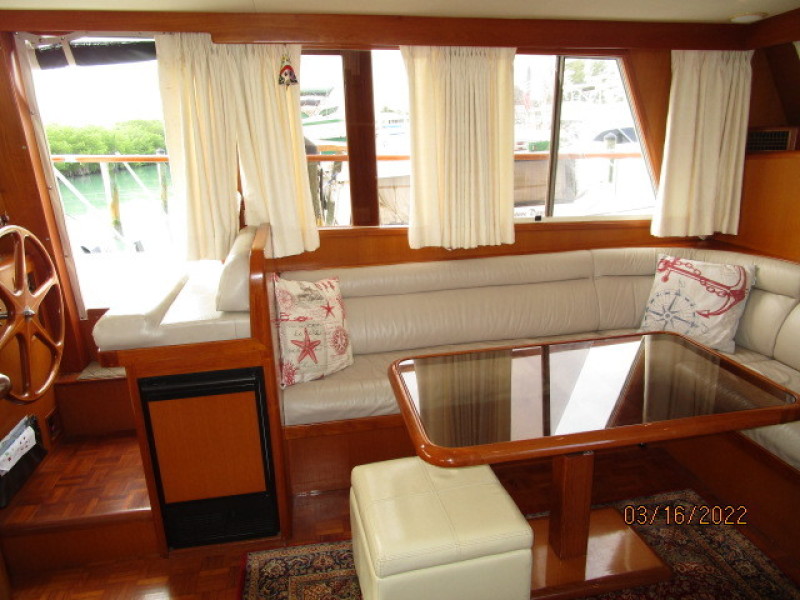 42' Ocean Alexander salon starboard