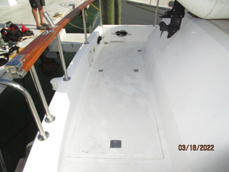 42' Ocean Alexander aftdeck port