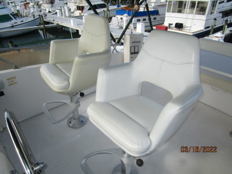 42' Ocean Alexander helmseats