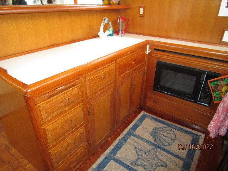 42' Ocean Alexander galley3