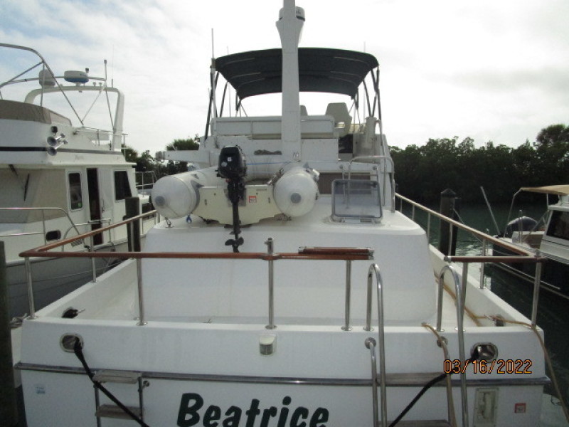 42' Ocean Alexander aft profile