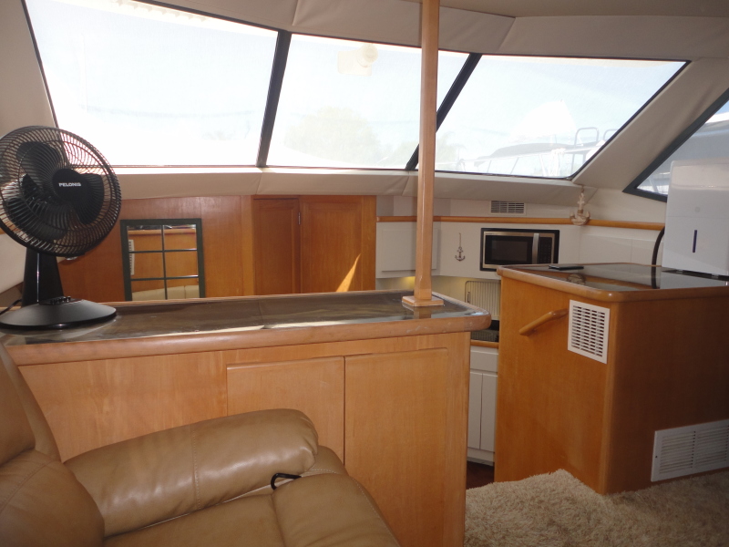 1995 Carver 370 Aft Cabin Motor Yacht