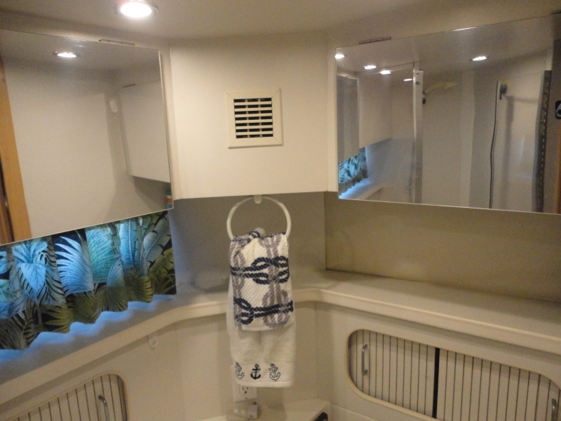 1995 Carver 370 Aft Cabin Motor Yacht